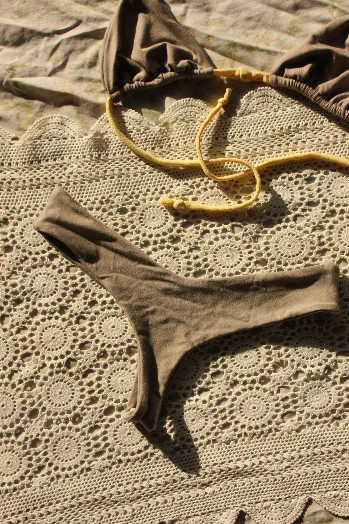 Choc bikini bottoms
